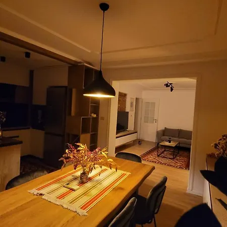 Apartment Spacious Near The Pyramid