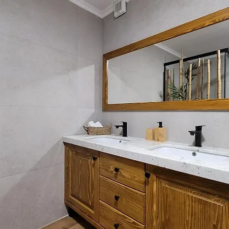 Spacious Near The Pyramid Apartment Tirana