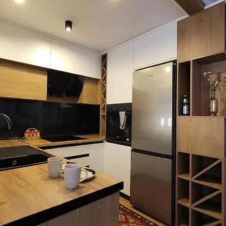 Spacious Near The Pyramid *